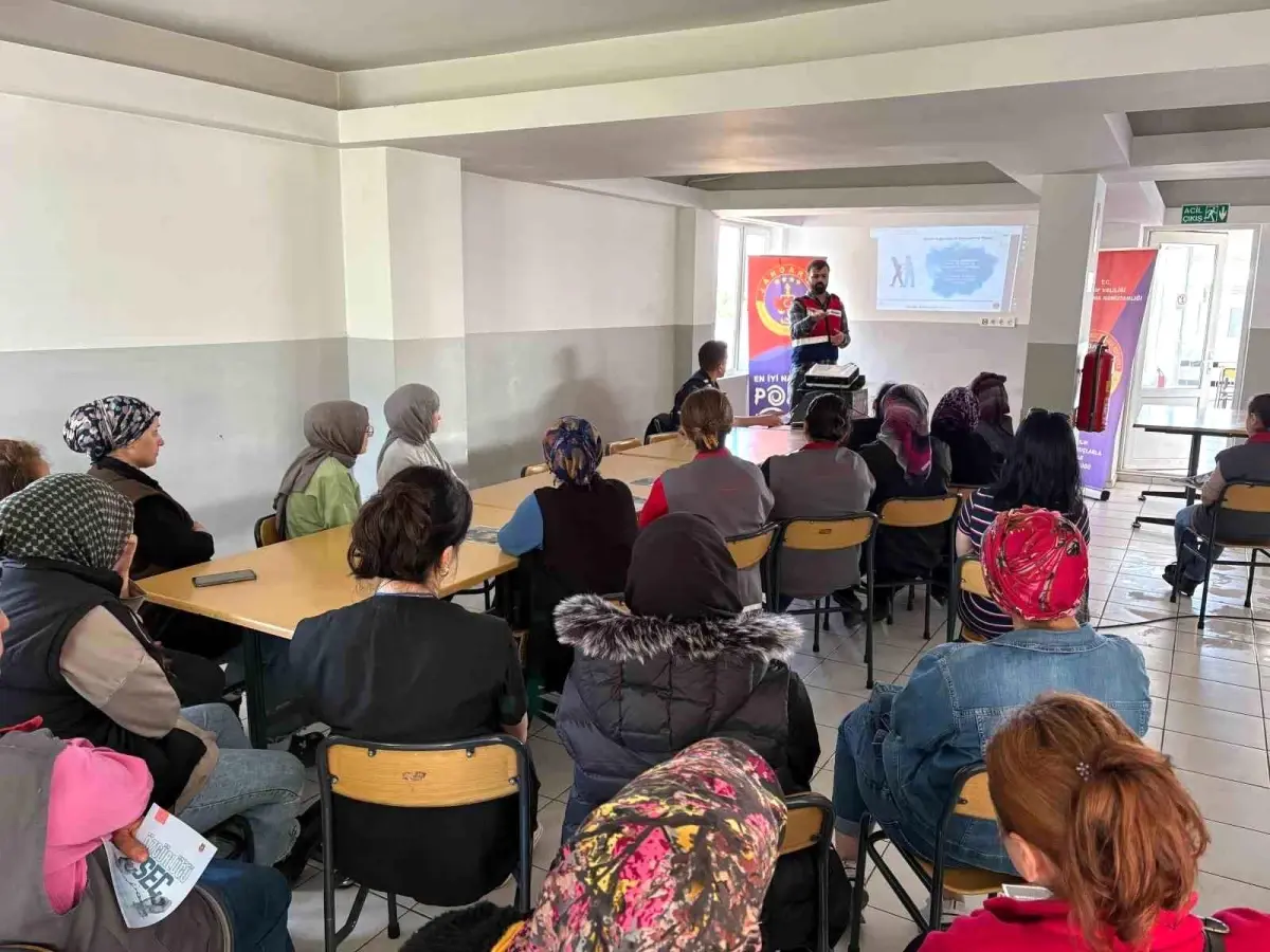 Gerze'de Uyuşturucu ile Mücadele Eğitimi Verildi