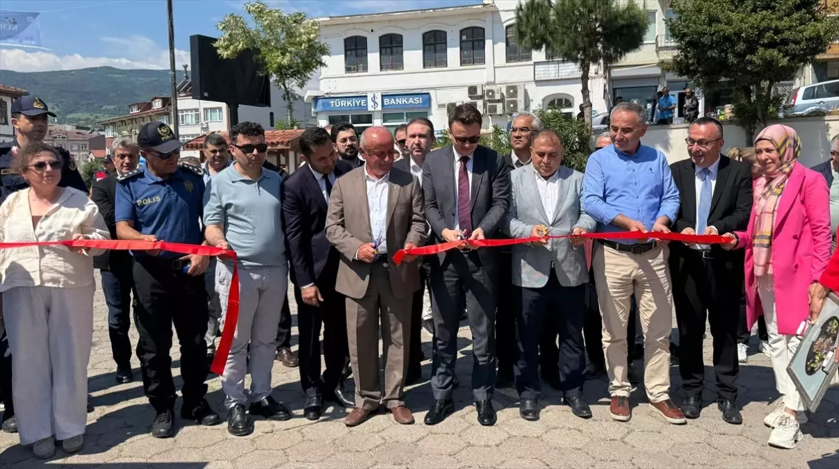 Gerze Halk Eğitimi Merkezi Yıl Sonu Sergisini Açtı