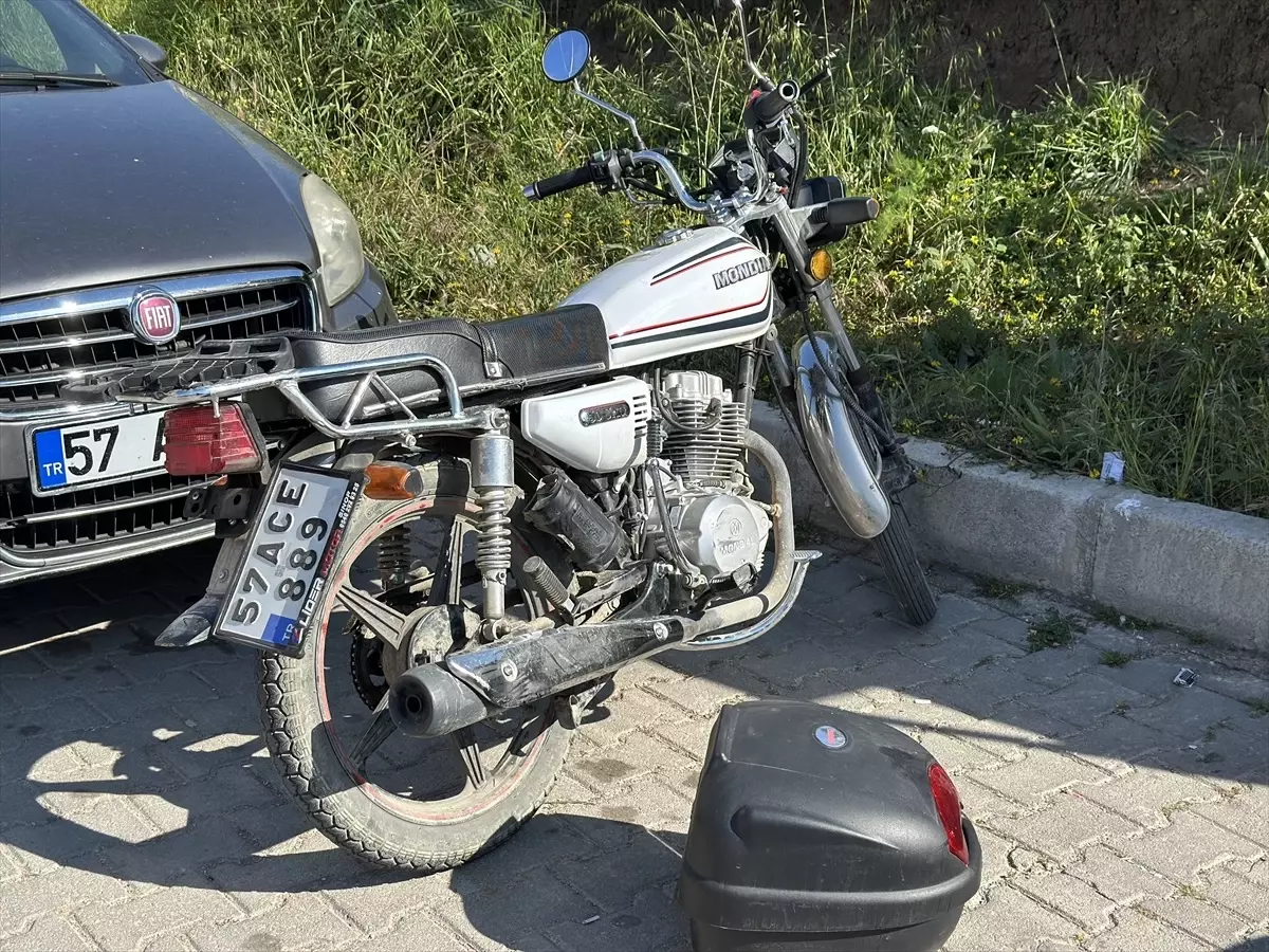 Sinop'ta Otomobil ile Motosiklet Çarpıştı: Bir Yaralı