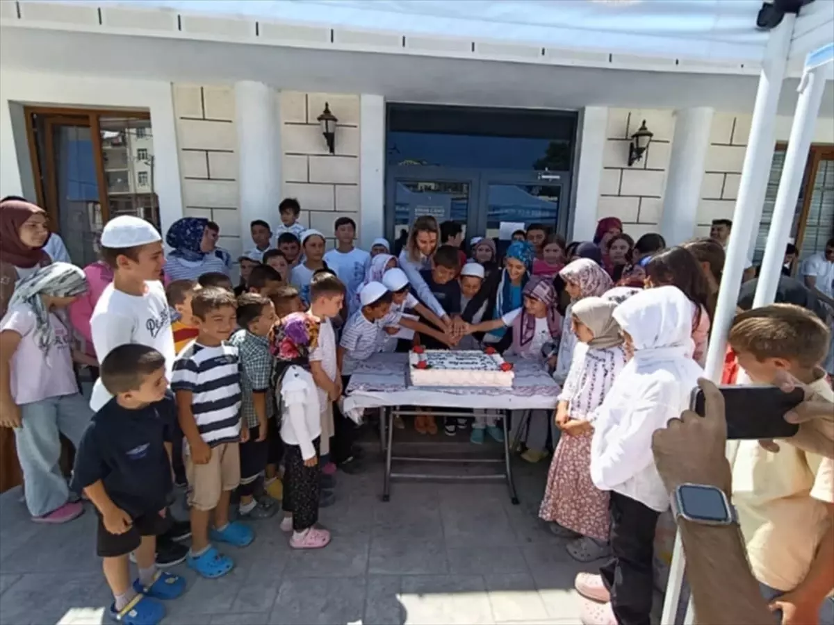 Gerze'de Yaz Kur'an Kursu Kapanış Programında Başarılı Öğrencilere Bisiklet Hediye Edildi