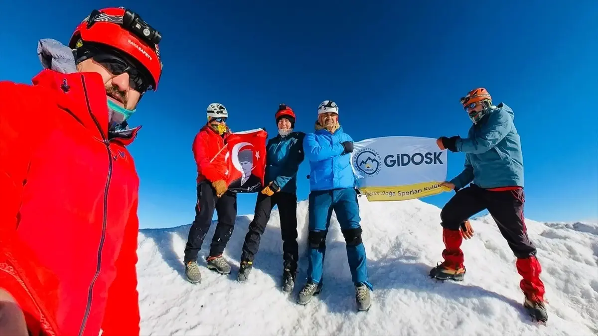 GİDOSK Sporcuları Ağrı Dağı Zirvesine Ulaştı