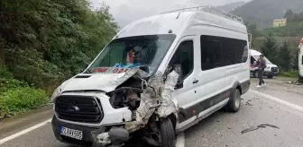 Tirebolu'da Minibüs Çarpışması: 10 Fındık İşçisi Yaralandı