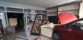 Giresun'da Kontrolden Çıkan Otomobil İş Yerine Girdi
