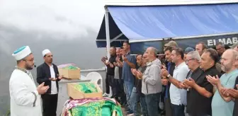 Giresun'da Uçuruma Yuvarlanan Arabada Hayatını Kaybeden 3 Kişinin Cenazesi Defnedildi