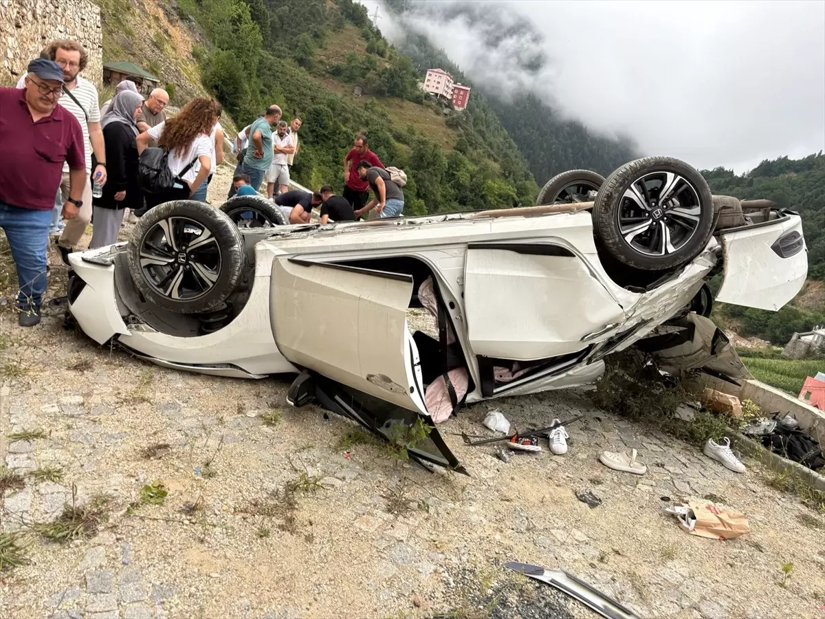 Giresun'da Yürüyüş Yoluna Düşen Otomobilde 5 Yaralı