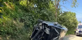 Giresun'da Hafif Ticari Araç Yamaçtan Yuvarlandı: 4 Yaralı