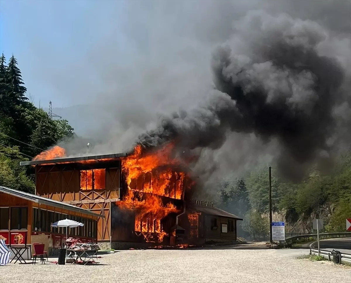 Giresun'da Restoranda Yangın, İtfaiye Ekipleri Müdahale Etti