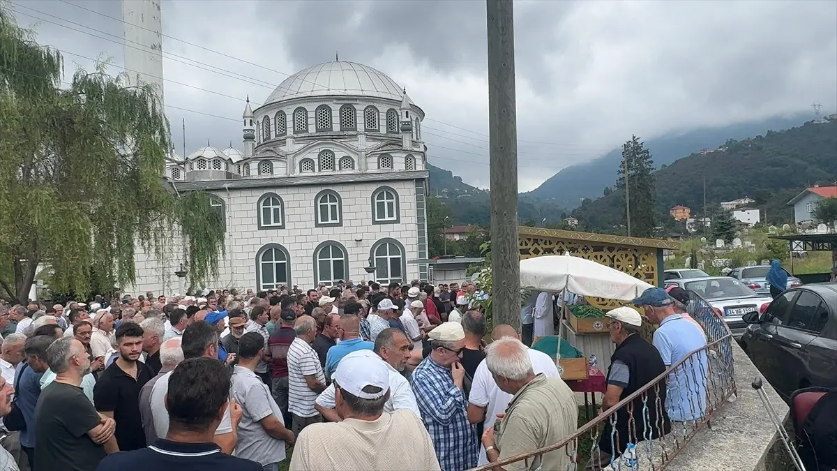 Silahlı Kavgada Hayatını Kaybeden Kırömeroğlu Çifti Toprağa Verildi