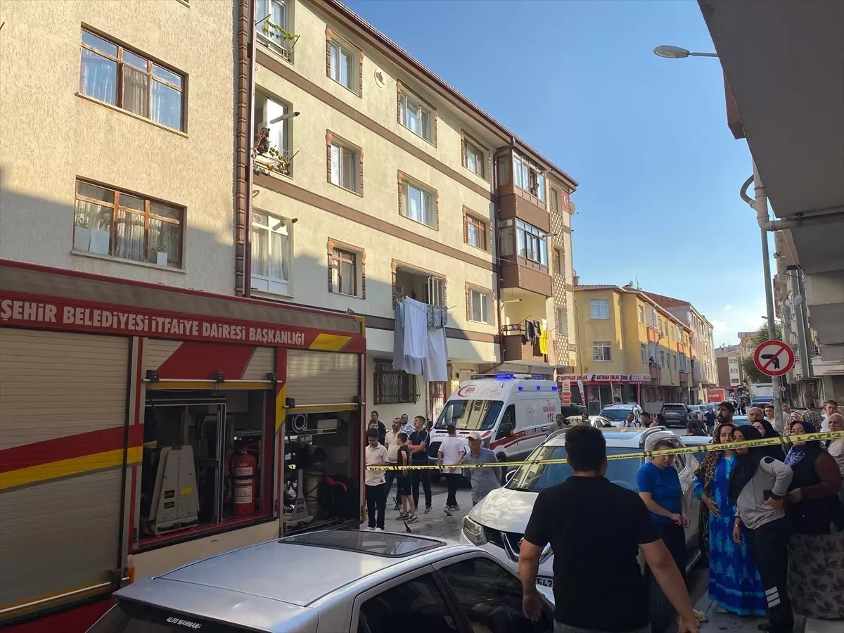 Gölbaşı'nda Çatı Yangını Kontrol Altına Alındı