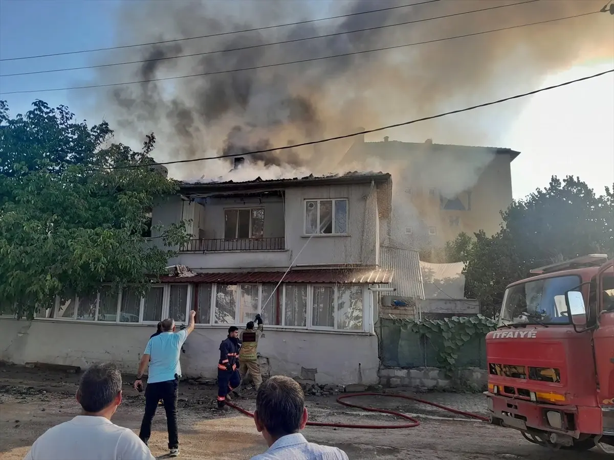 Adıyaman Gölbaşı'nda Ev Yangını Kontrol Altına Alındı