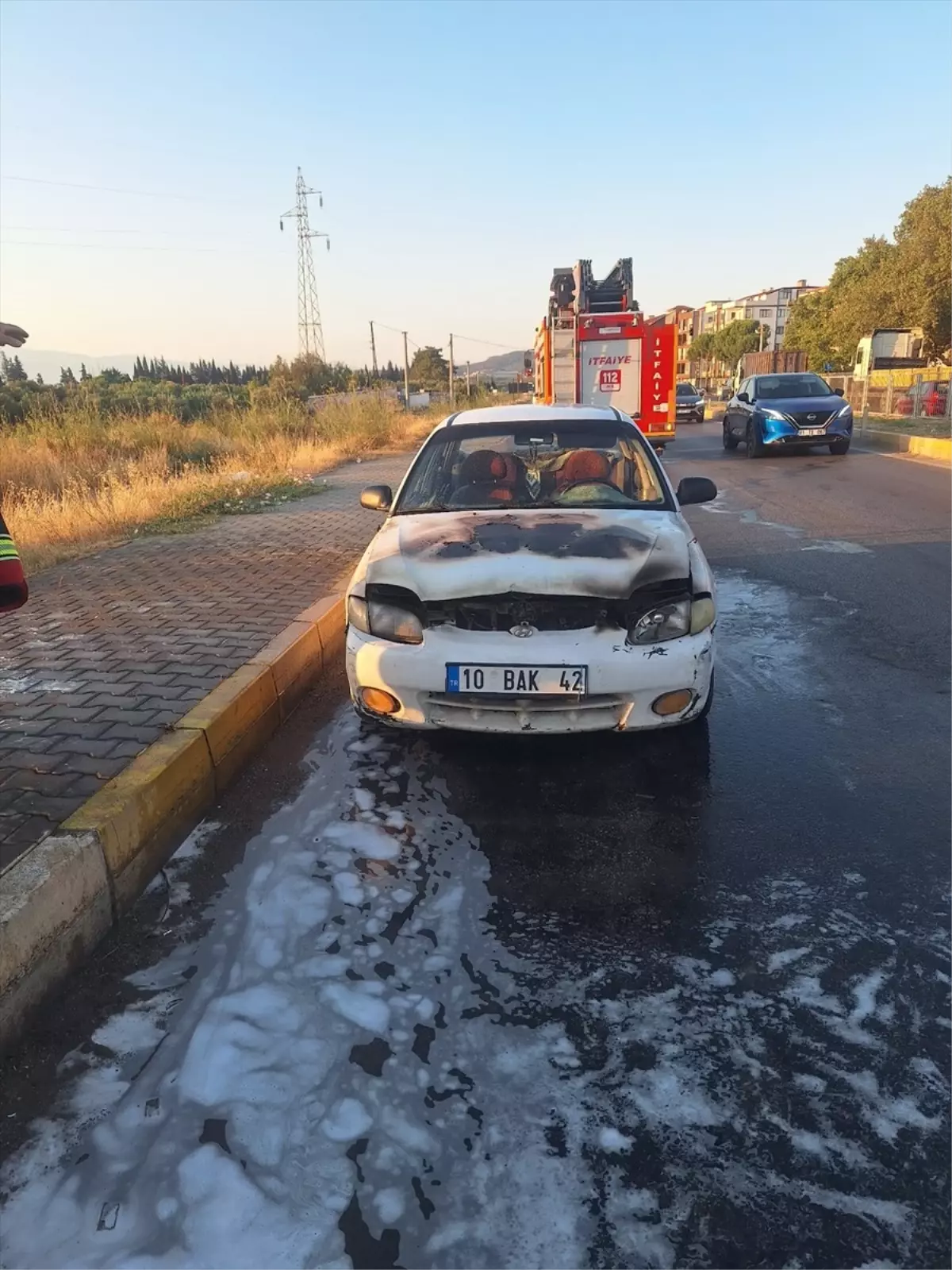 Balıkesir'de Seyir Halindeki Otomobilde Yangın Çıktı