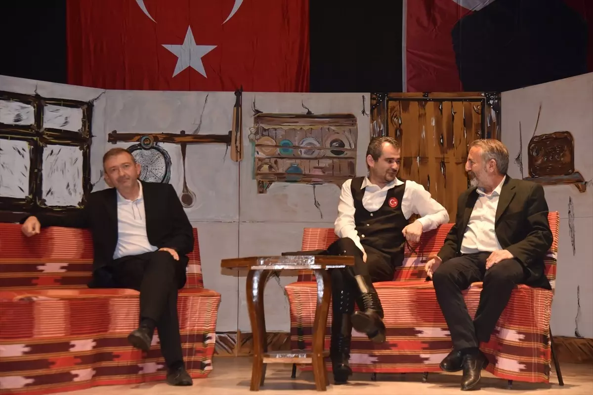 Giresun'da 'Giresun'un Değerleri Bizim Uşaklar' Tiyatro Oyunu Sahnelendi