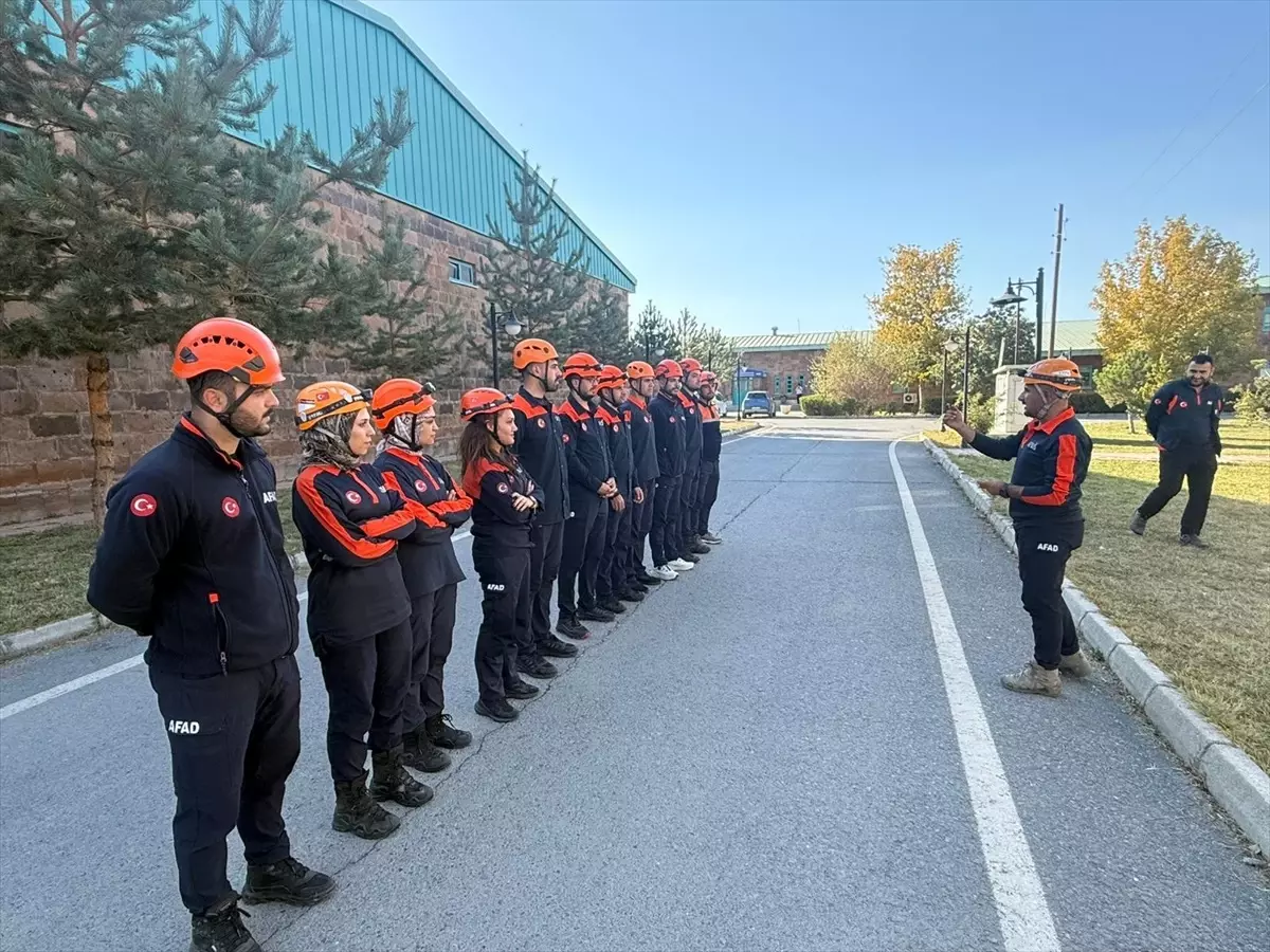 Van'da Arama Kurtarma Teknikerlerine Eğitim Verildi