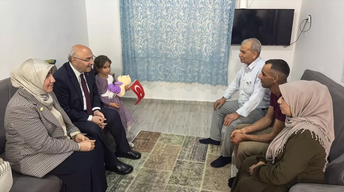 Vali Köşger, Görme Engelli Aileyi Ziyaret Etti