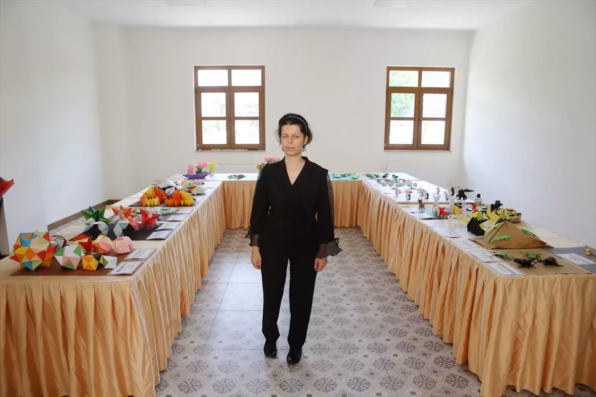Görme Engelli Müzik Öğretmeni İlk Origami Sergisini Açtı
