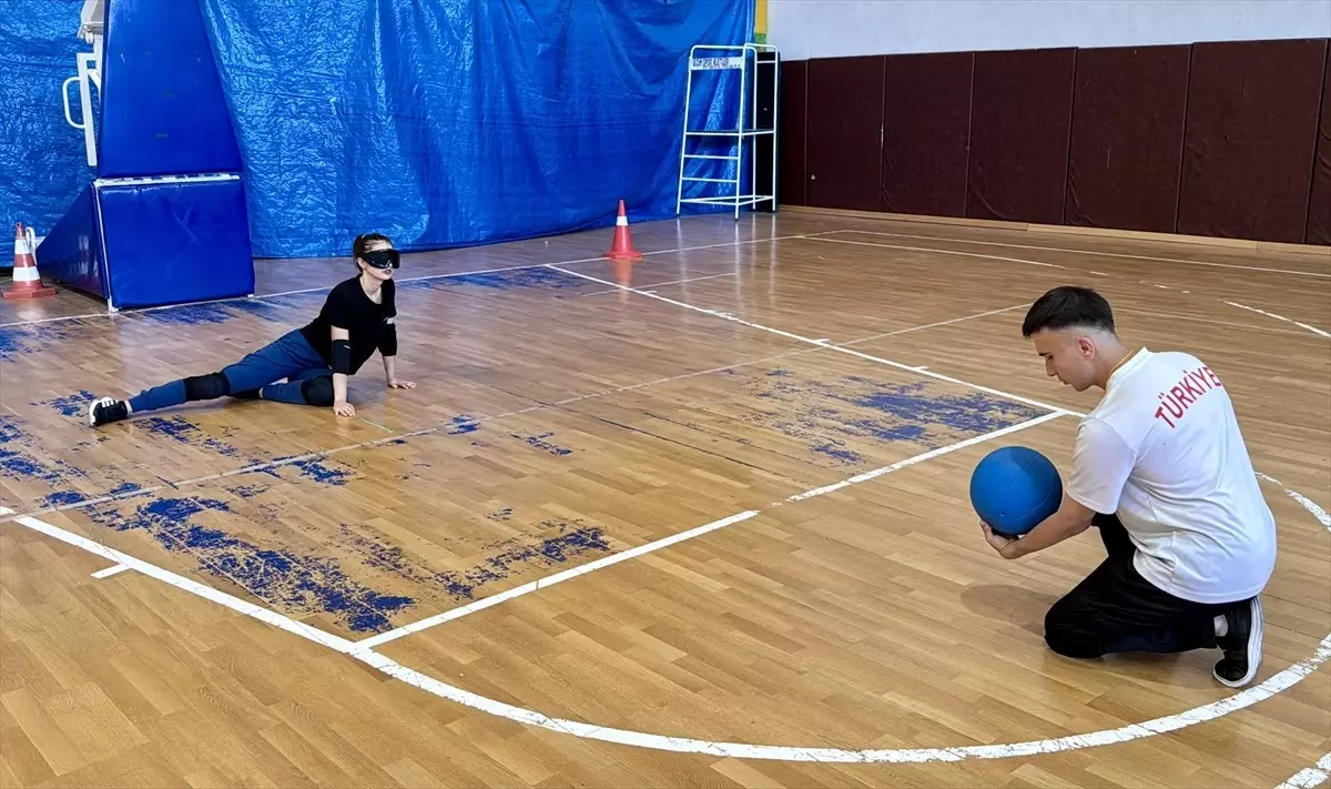 Görme Engelli Tarih Öğretmeni Golbolda Örnek Oluyor
