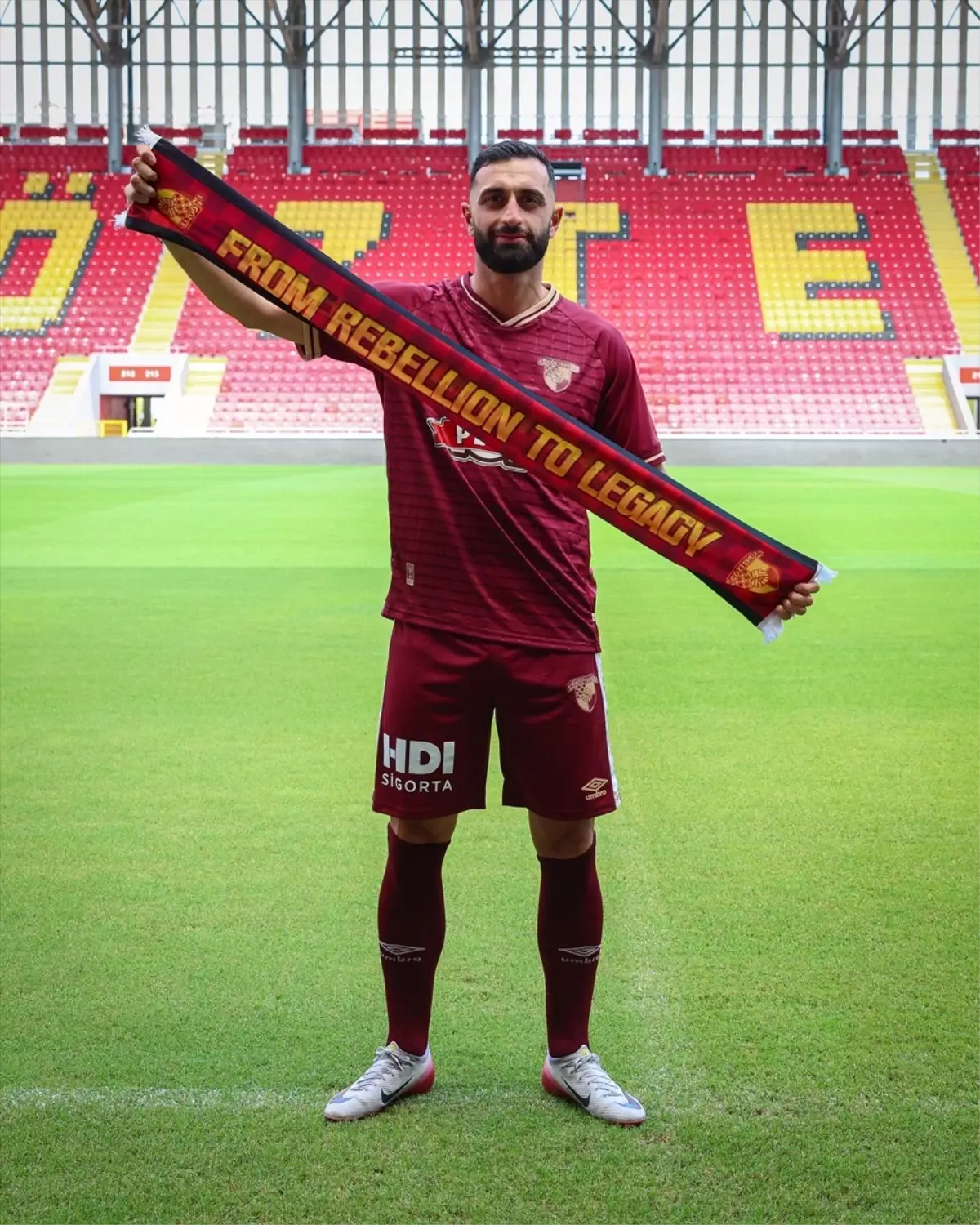 Göztepe, Efkan Bekiroğlu ile 2 Yıllık Sözleşme İmzaladı