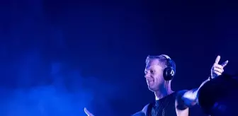 Armin van Buuren İstanbul'da Hayranlarıyla Buluştu