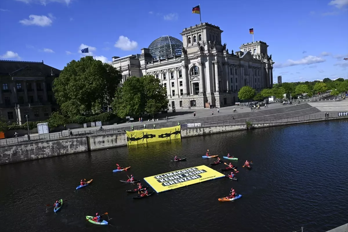Greenpeace ve Uluslararası Af Örgütü'nden Berlin'de Mülteciler İçin Farkındalık Eylemi