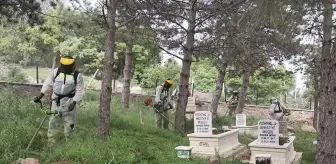 Güdül'de Mezarlıklar Bayram İçin Temizlendi