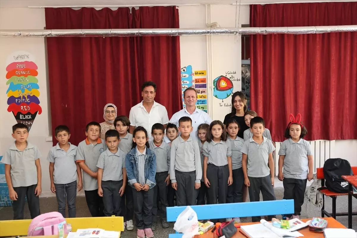 Gülnar Belediye Başkanı Önge'den Öğrencilere Kırtasiye Desteği