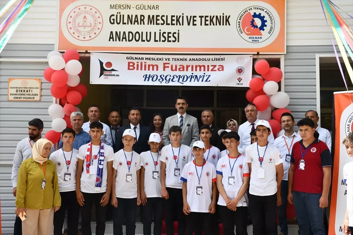 Gülnar'da TÜBİTAK 4006 Bilim Fuarı Düzenlendi