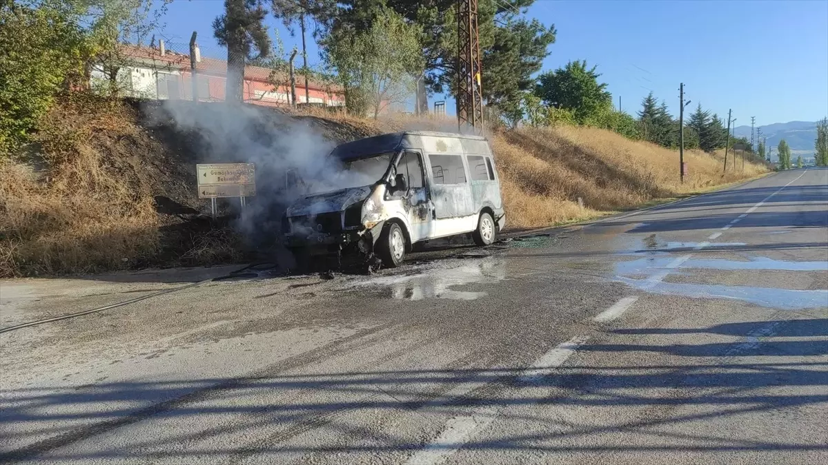 Amasya'da İşçi Servisi Minibüsünde Yangın Çıktı