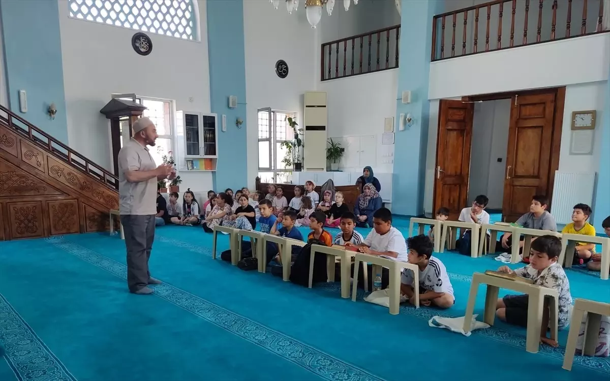 Gümüşhacıköy'de yaz Kur'an kursu öğrencilerine 'Bağımlılıkla mücadele' semineri