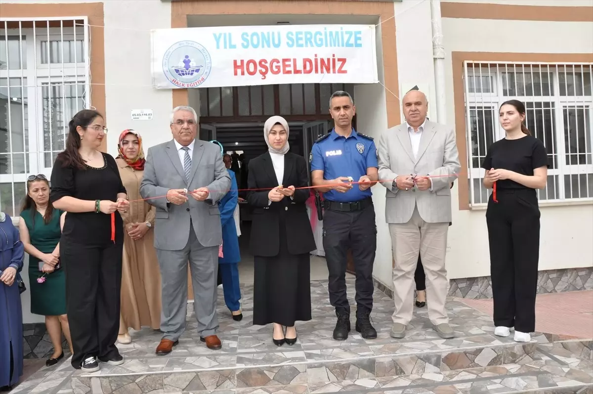 Gümüşhacıköy Halk Eğitim Merkezi Yıl Sonu Sergisi Açıldı