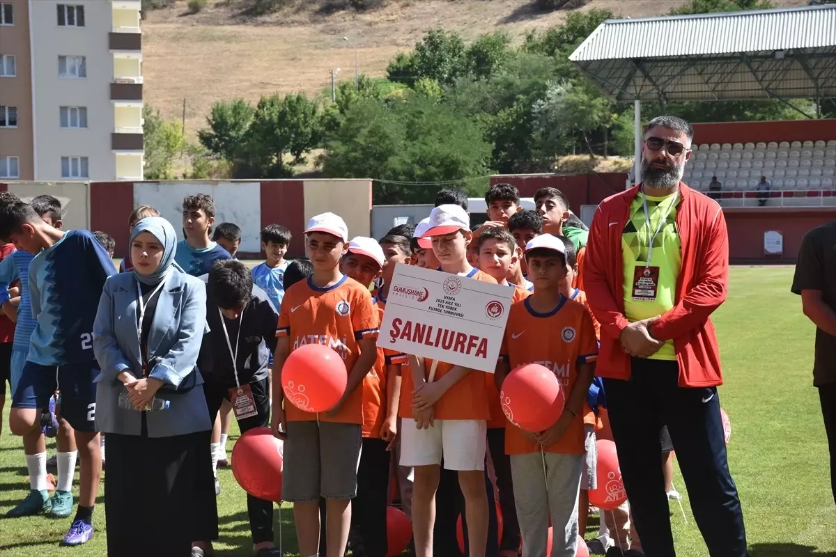 Gümüşhane'de '2025 Aile Yılı Tek Yürek Futbol Turnuvası' başladı