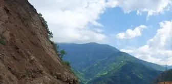Gümüşhane'de Heyelan Ulaşımı Aksattı