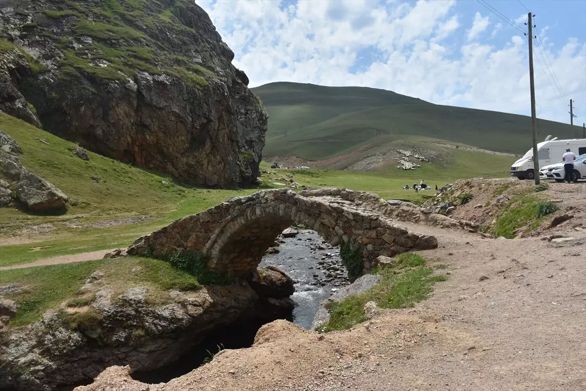 Gümüşhane'nin Doğal Güzellikleri: Taşköprü Yaylası ve Santa Harabeleri