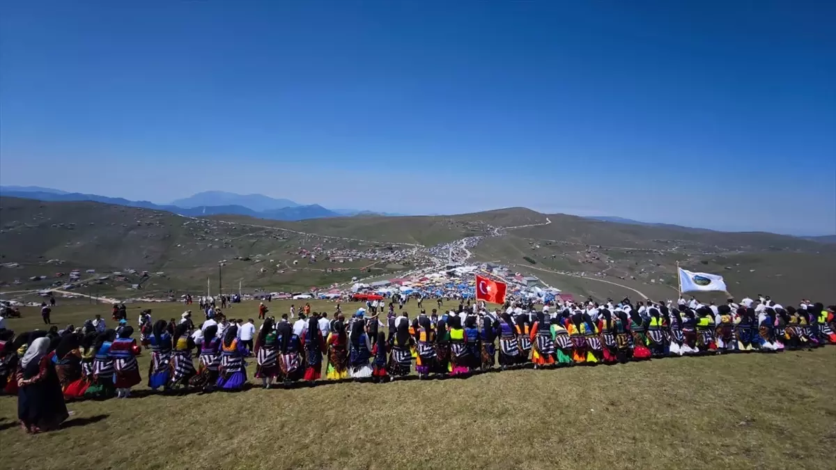 Gümüşhane'nin 1800 rakımlı yaylasında 'Kadırga Otçu Şenliği' düzenlendi