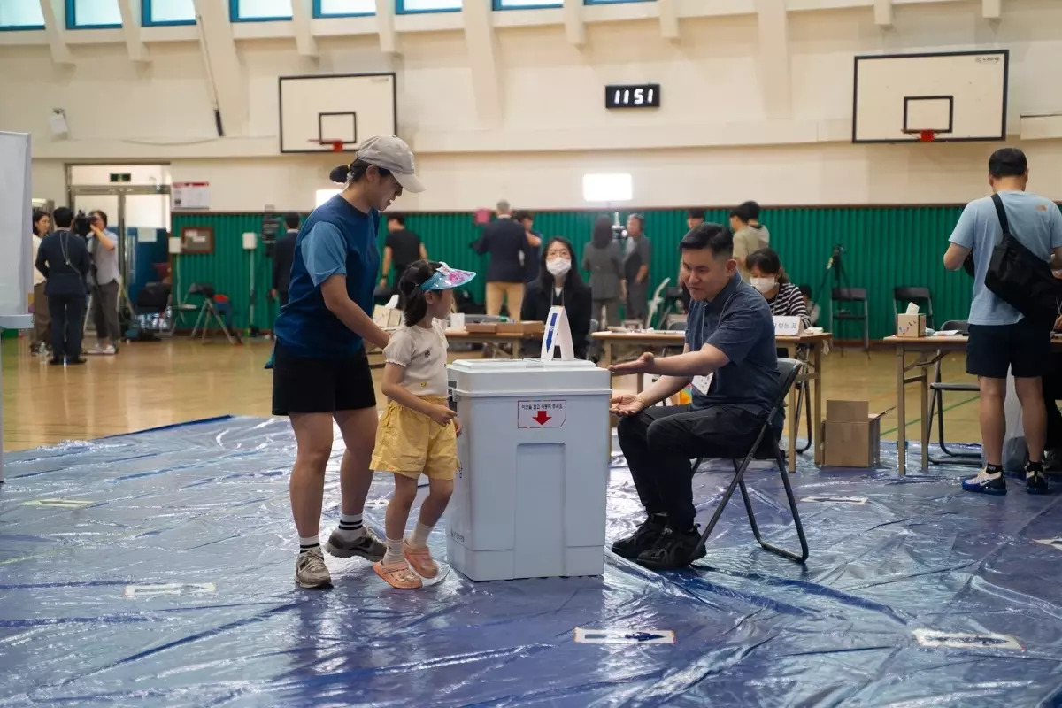 Güney Kore'de Yeni Devlet Başkanı Seçimleri Başladı