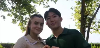 Güney Koreli Can Kim, Türk sevgilisi Melisa Şat ile Nişanlandı