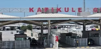 Gurbetçiler Türkiye'ye Dönerken Duygusal Anlar Yaşıyor