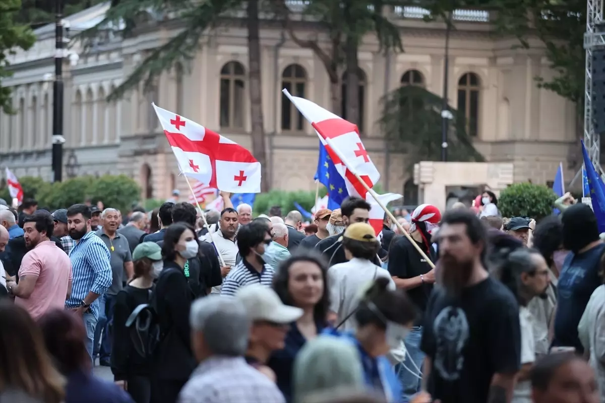 Gürcistan'da AB Yanlısı Eylemcilerin Serbest Bırakılması İçin Protesto Düzenlendi