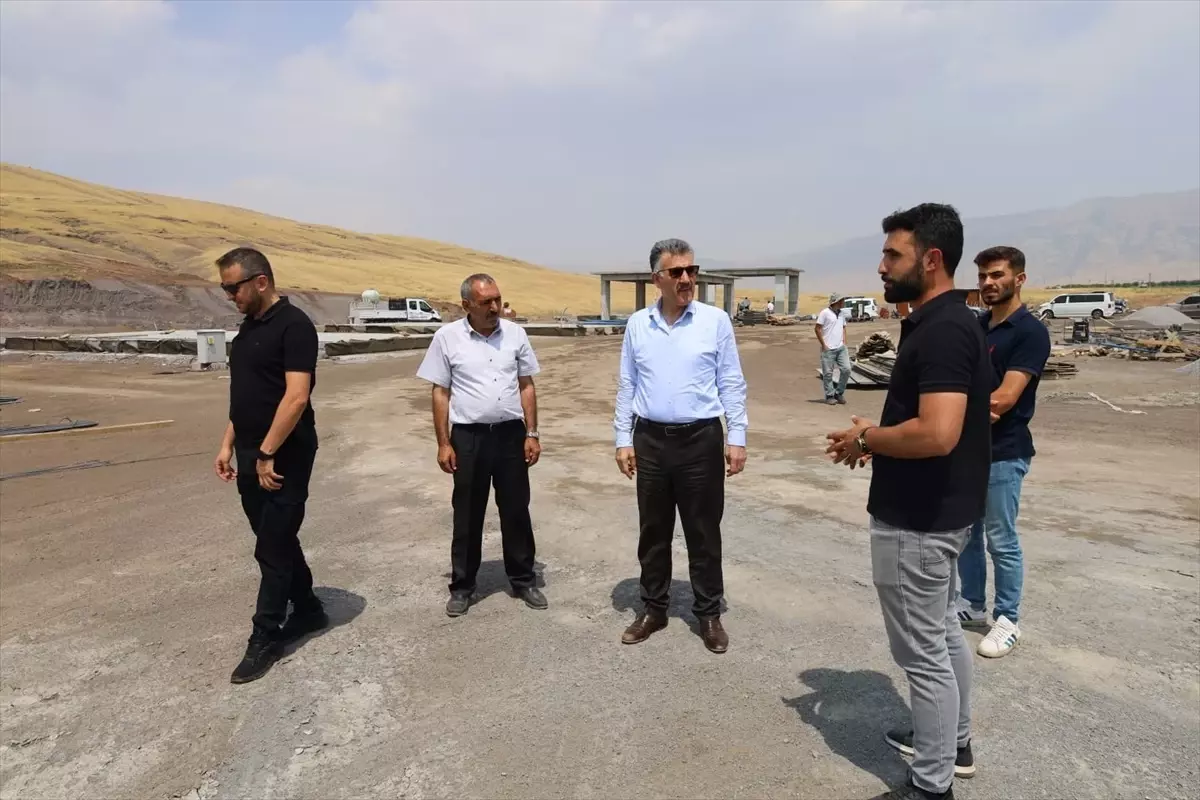 Güroymak'ta Canlı Hayvan Pazarı ve Mezbahane İnşaatı Devam Ediyor