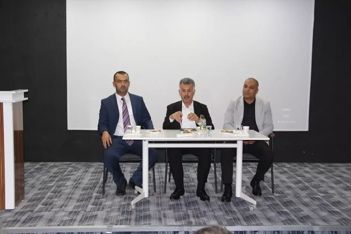 Güroymak Belediye Başkanı Eşref Mutlu, Esnaf ve Vatandaşlarla Toplantı Düzenledi