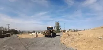 Güroymak'ta Yol Yapım Çalışmaları Devam Ediyor