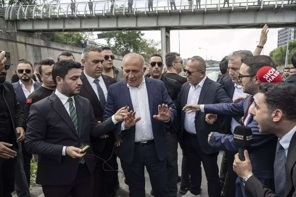 Gürsel Tekin, CHP İstanbul İl Başkanlığı önünde konuştu Açıklaması