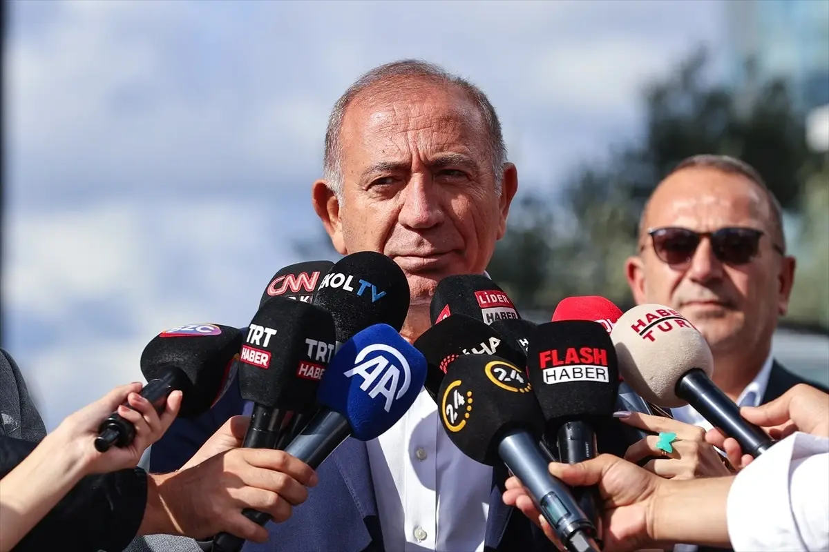 CHP'nin Kurultay Davası Ertelendi: Gürsel Tekin Açıklamalarda Bulundu