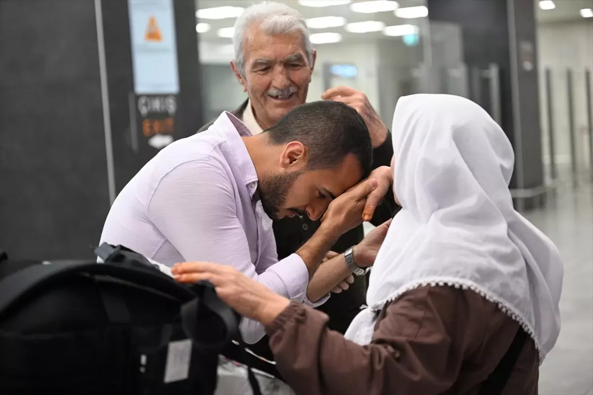 Kutsal Topraklardan Dönüş: Hacılar Kayseri'ye Geldi