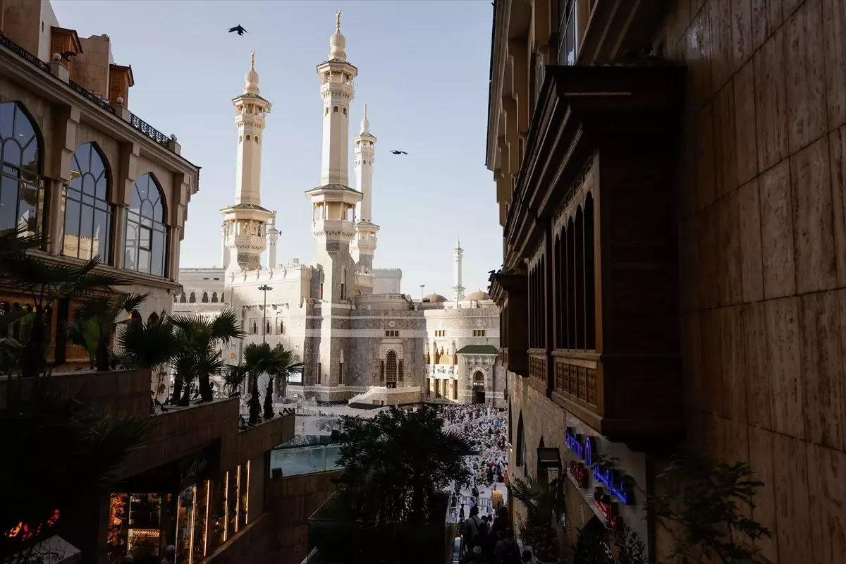 Hac Farizasını Yerine Getiren Müslümanlar, Mescid-i Haram'da İbadetlerine Devam Ediyor