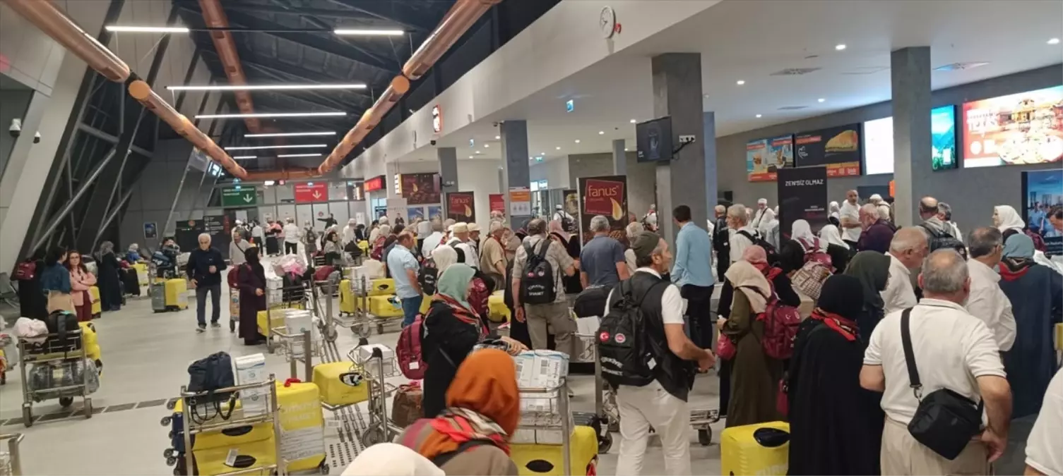 Hac Kafilesi Trabzon'a Döndü