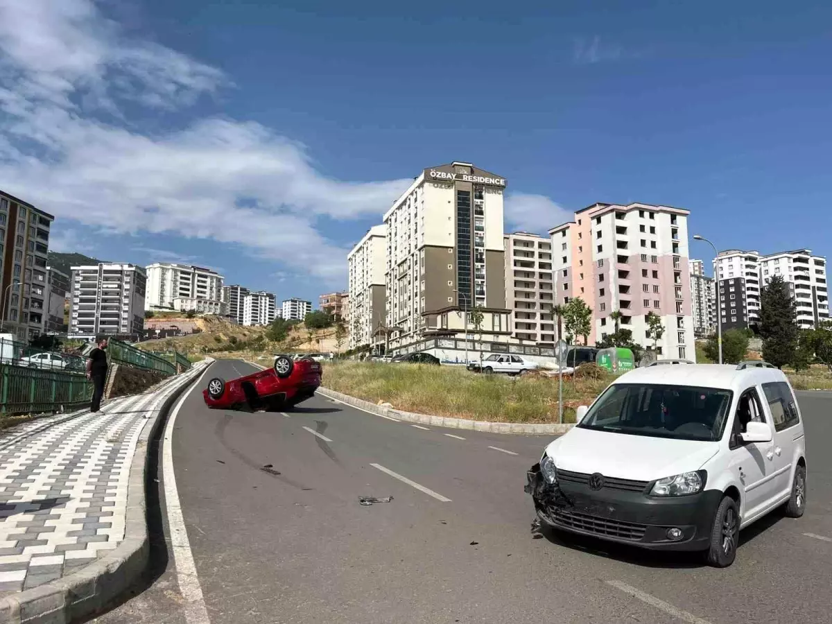 Kahramanmaraş'ta Trafik Kazası: Otomobil Takla Attı, Sürücü Yaralandı