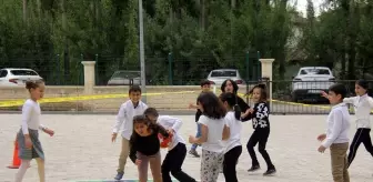 Hafik'te Geleneksel Çocuk Oyunları Şenliği Coşkusu