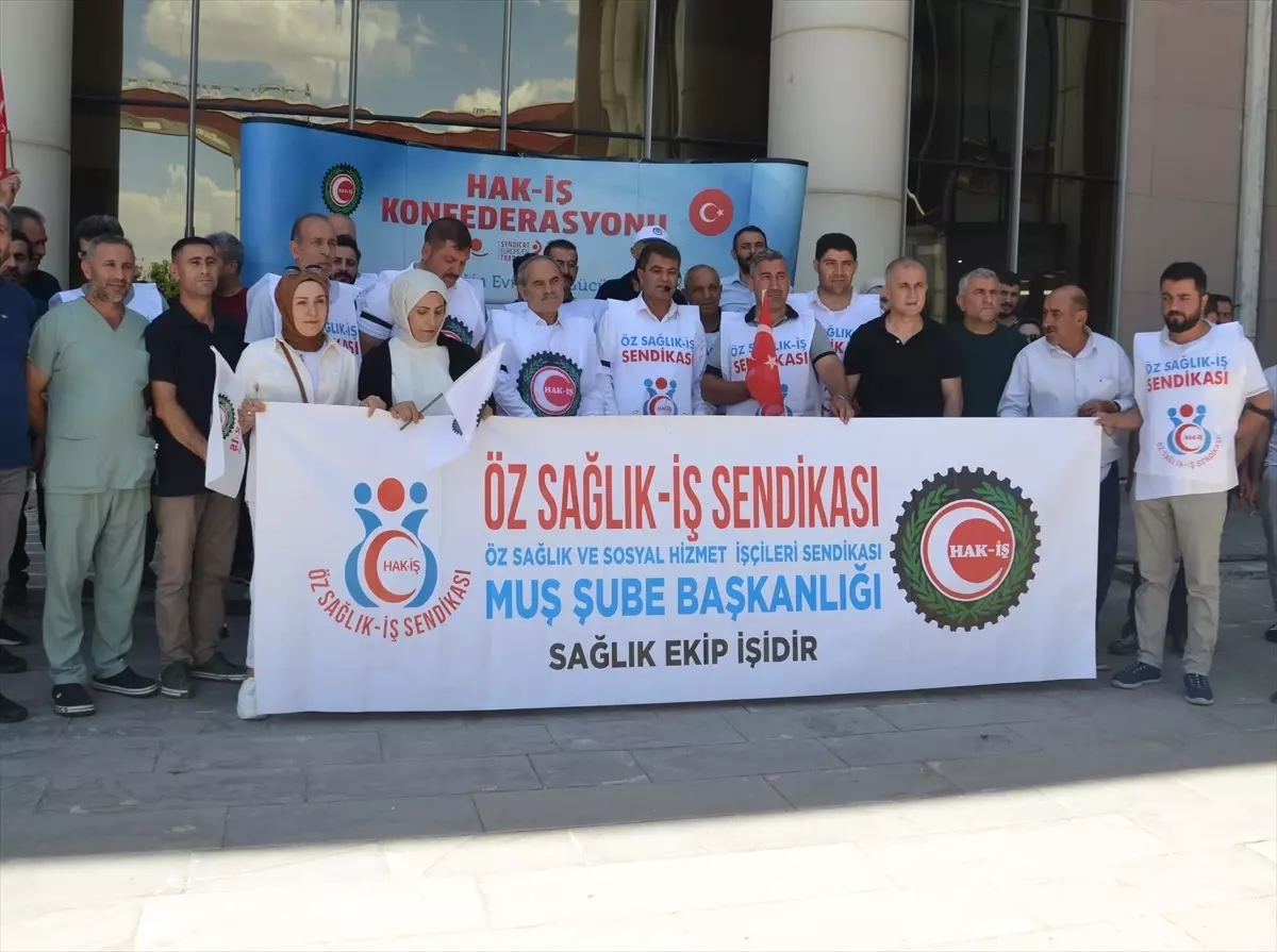 HAK-İŞ Muş'ta şehitler için anma programı düzenledi