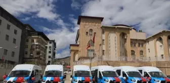 Hakkari Belediyesi Yeni Minibüsleri Tanıttı