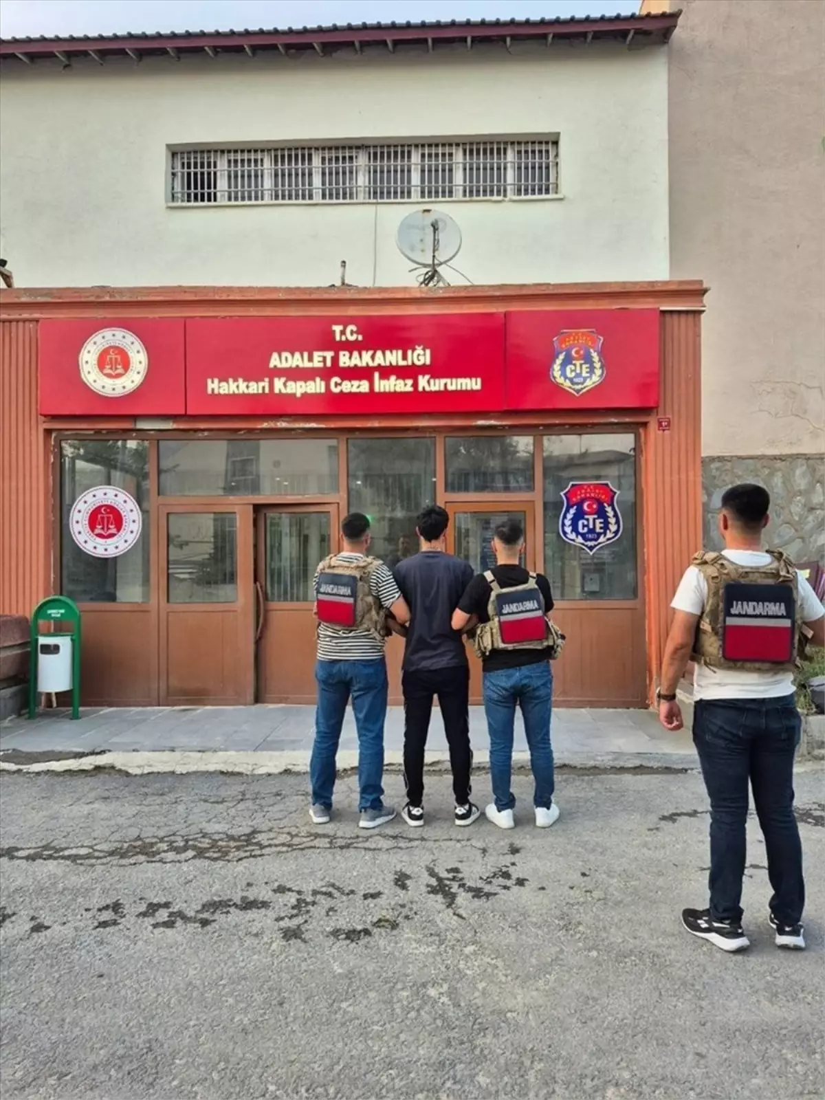 Yüksekova'da İki Firari Hükümlü Gümrük Kapısında Yakalandı
